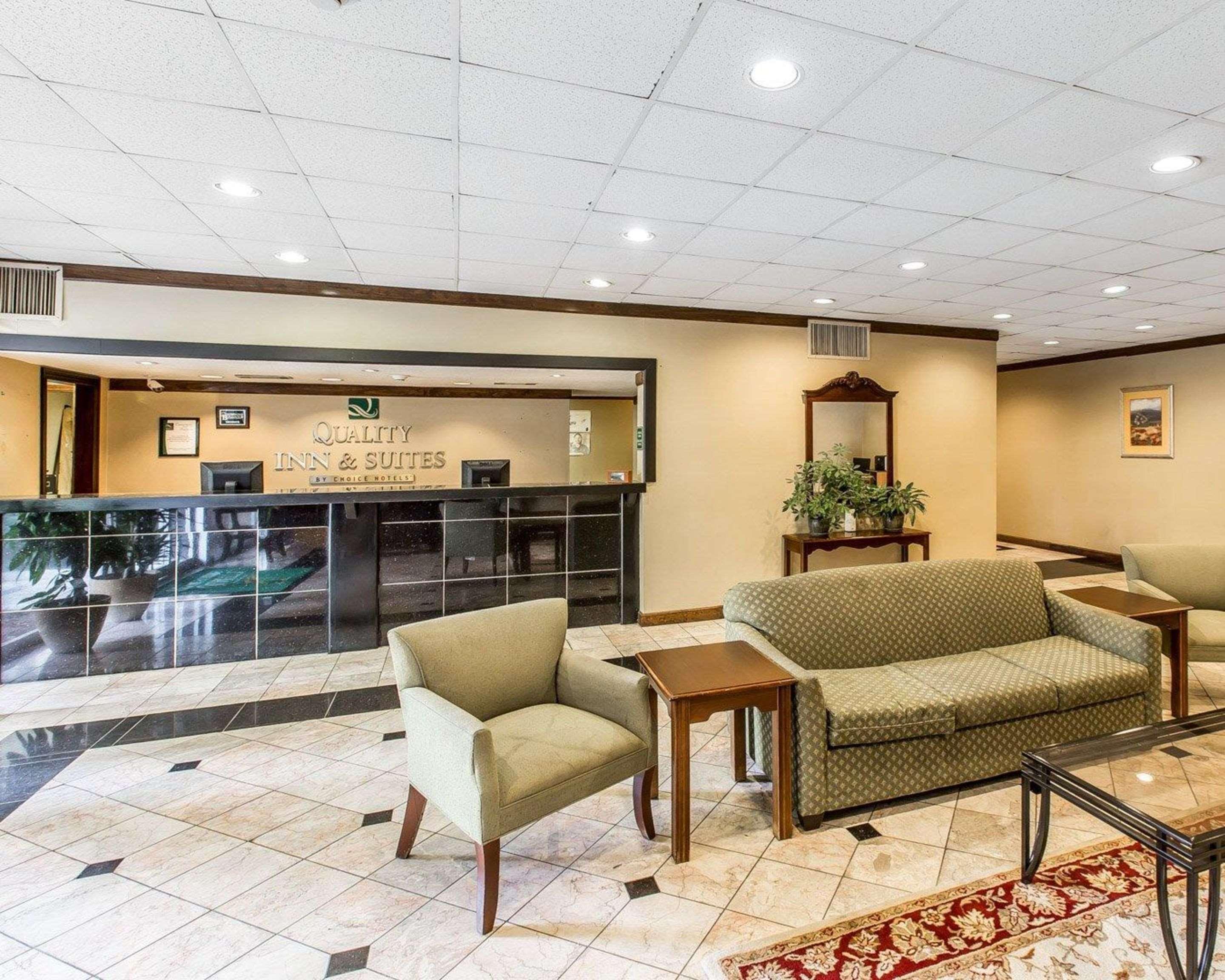 Quality Inn & Suites Conference Center Statesboro Historic District Exterior photo