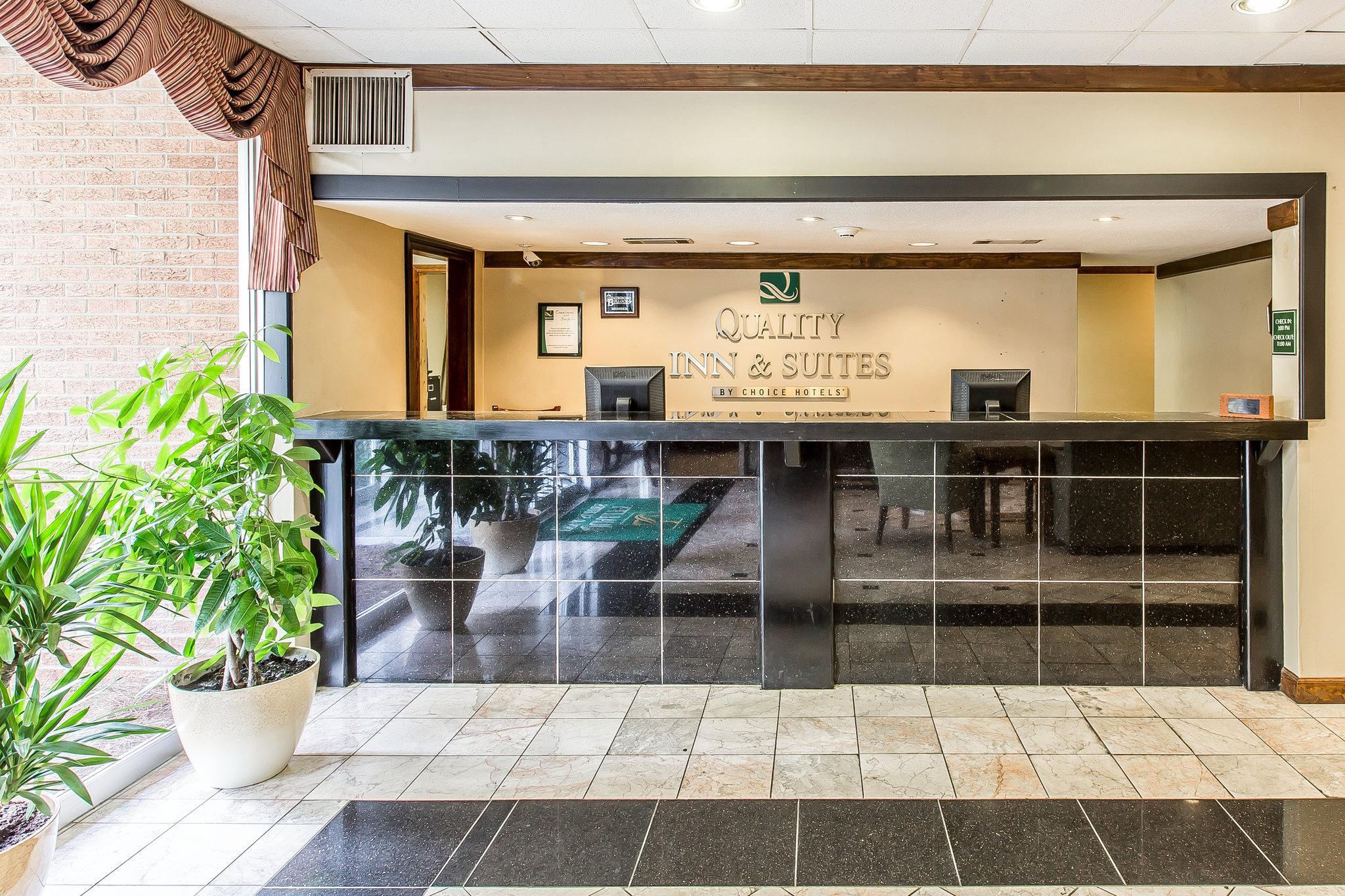 Quality Inn & Suites Conference Center Statesboro Historic District Exterior photo