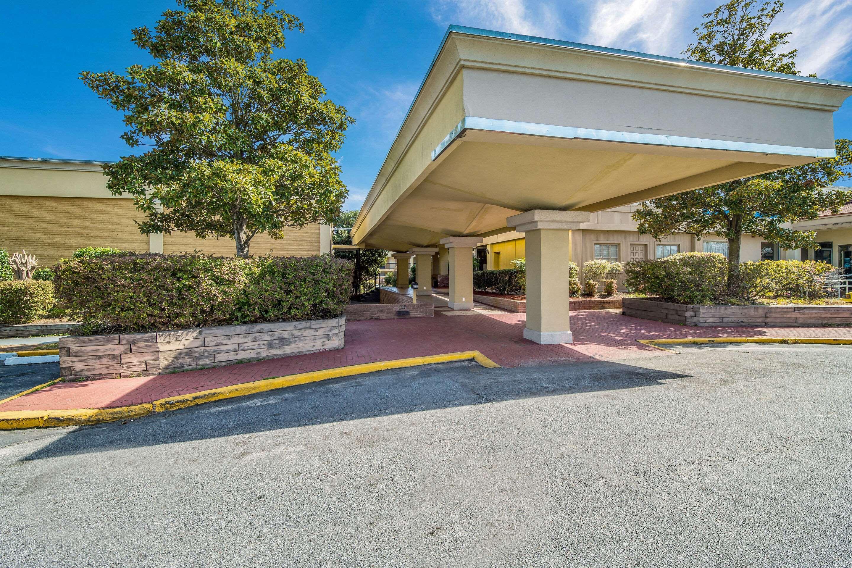 Quality Inn & Suites Conference Center Statesboro Historic District Exterior photo