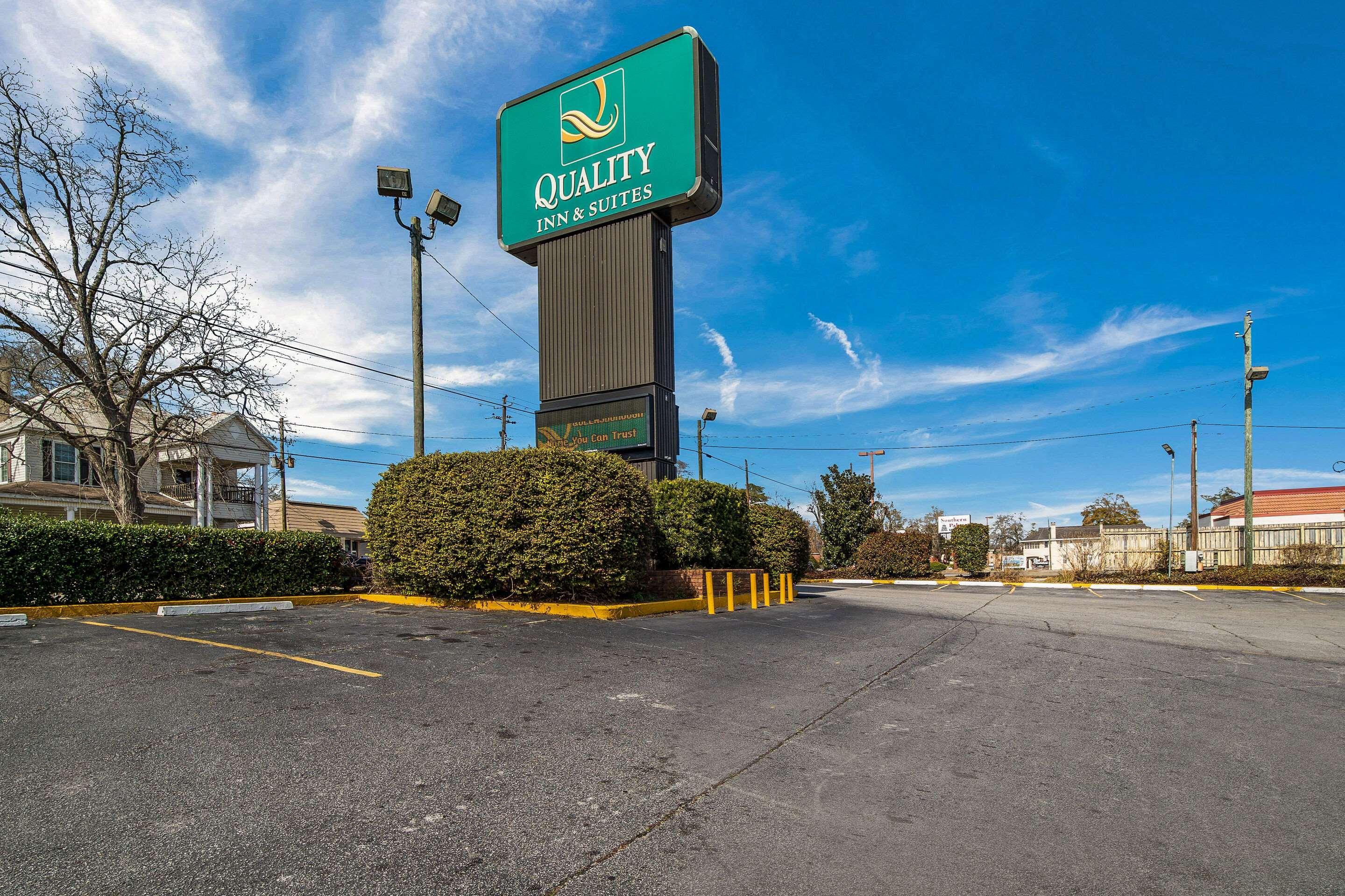 Quality Inn & Suites Conference Center Statesboro Historic District Exterior photo
